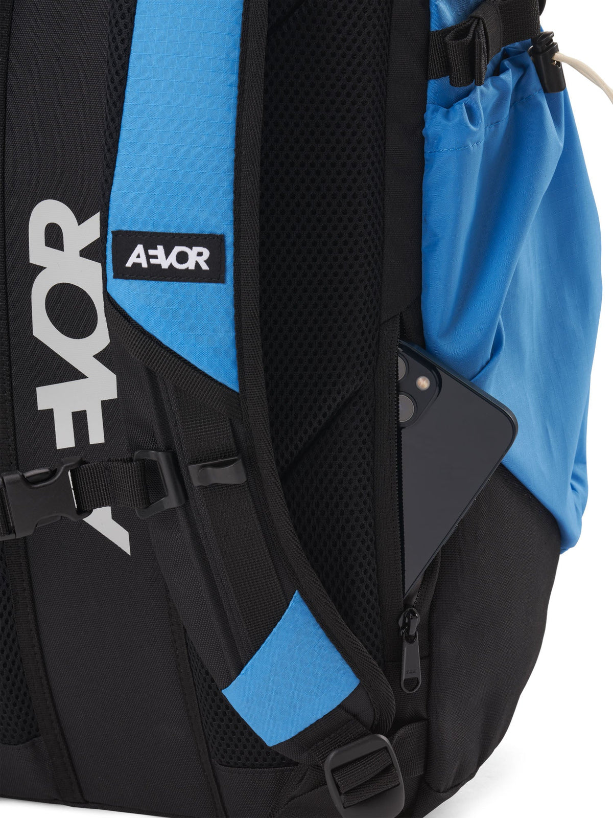 AEVOR-Roll-Pack-Proof-Retro-Blue-closeup-details