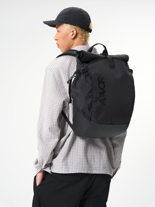 AEVOR-Rollpack-Proof-Black-model-front