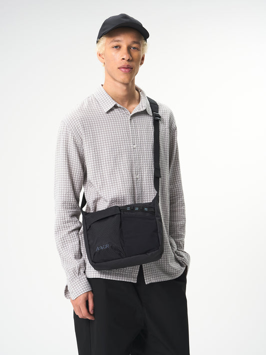 AEVOR-UT-Sacoche-Utility-Black-model-front