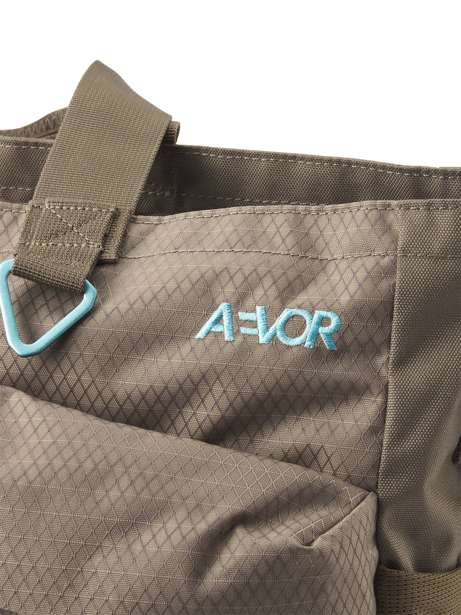 AEVOR-UT-Tote-Utility-Coffee-Brown-closeup