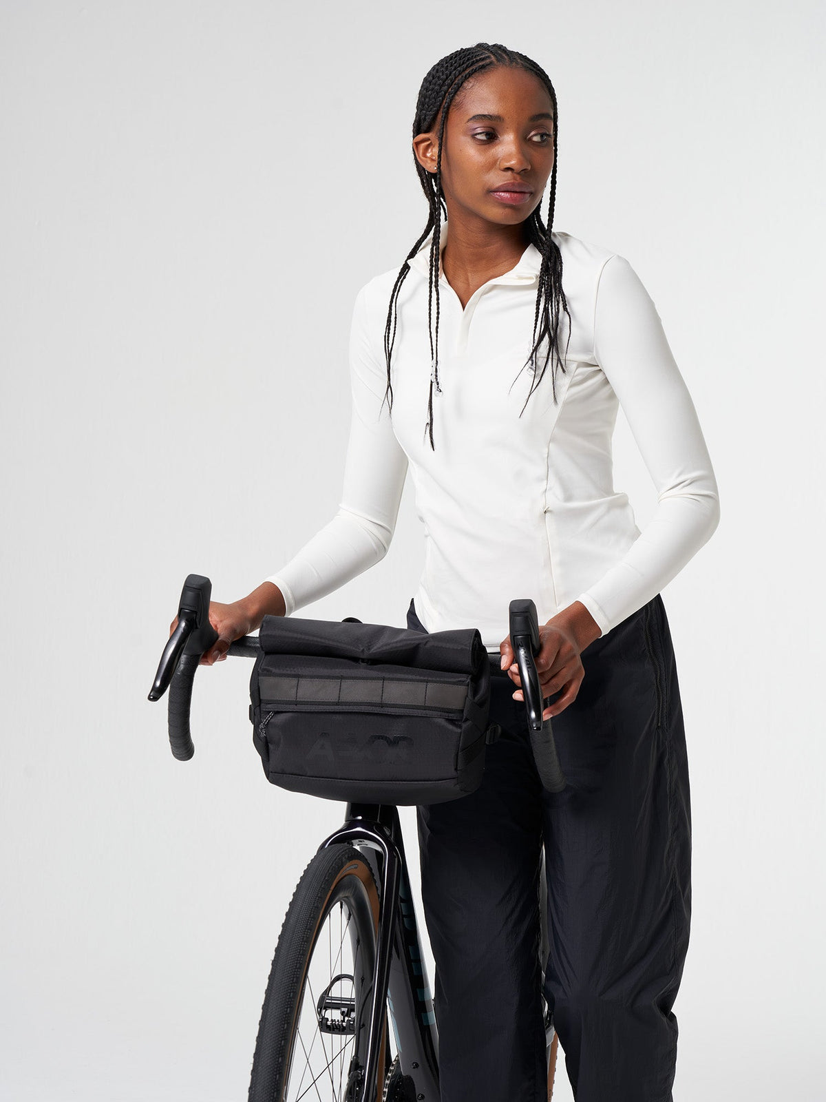 AEVOR-Waist-Pack-Proof-Black-model-detail