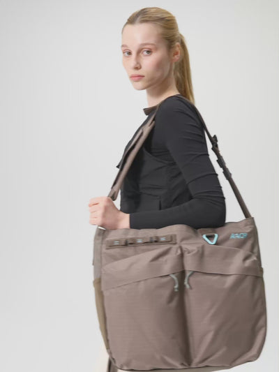 AEVOR-UT-Tote-Utility-Coffee-Brown-model-video