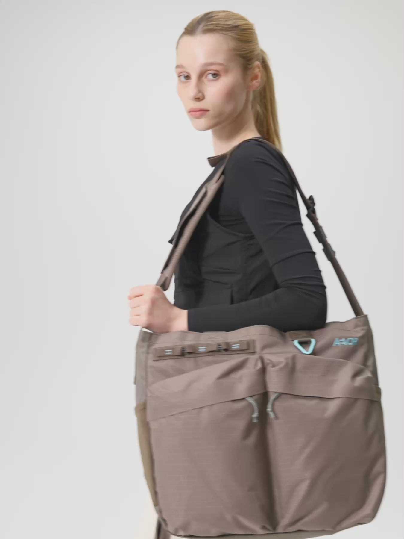 AEVOR-UT-Tote-Utility-Coffee-Brown-model-video