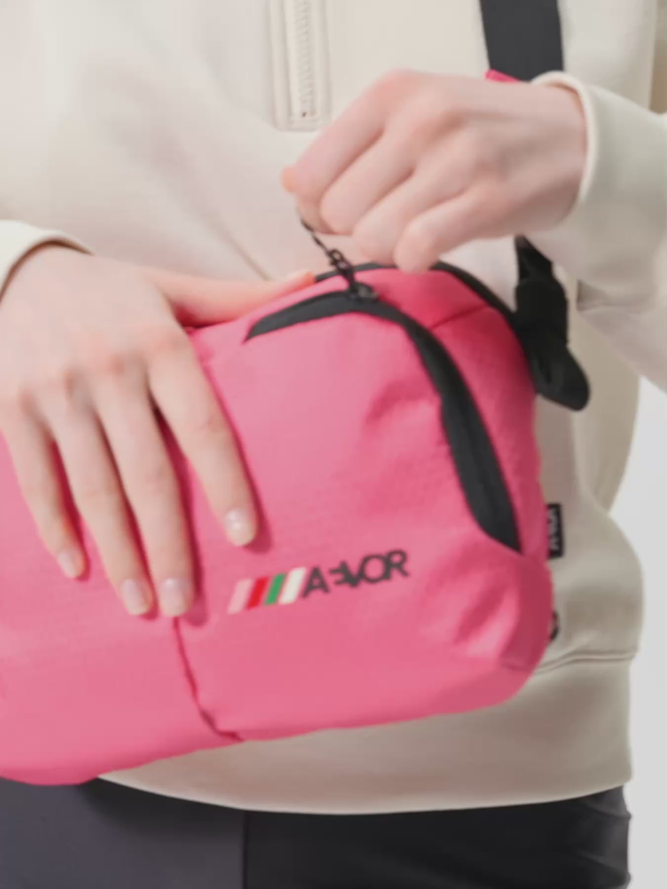 AEVOR-Sacoche-Bag-Proof-Pink-Flash-model-video