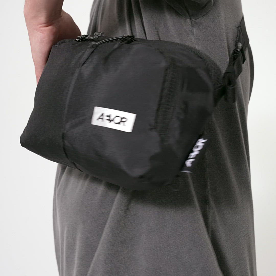 AEVOR-Sacoche-Bag-Ripstop-Black-model-video