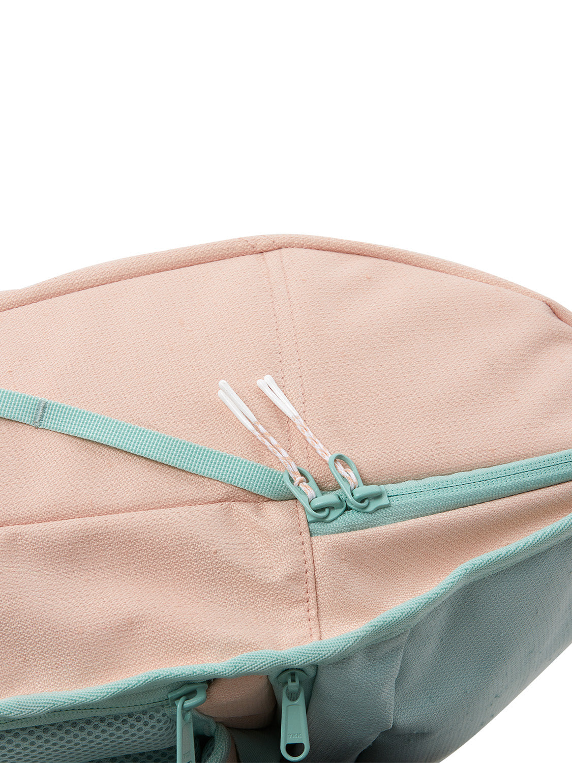 AEVOR-backpack-Daypack-Bichrome-Bloom-detail