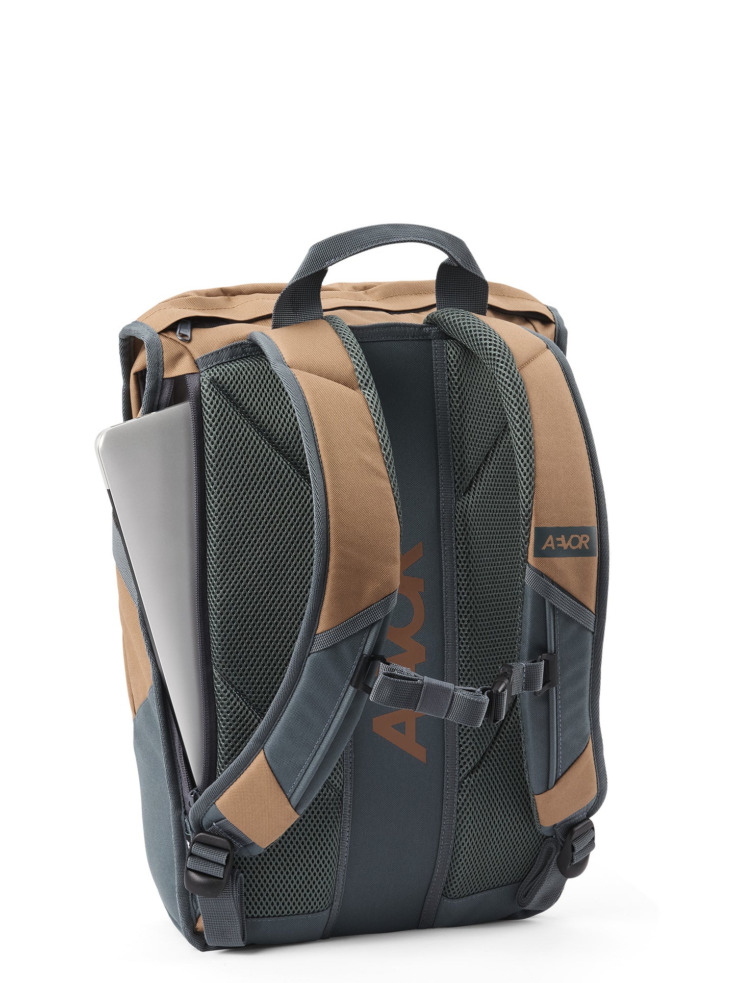 AEVOR-Daypack-California-Hike-back