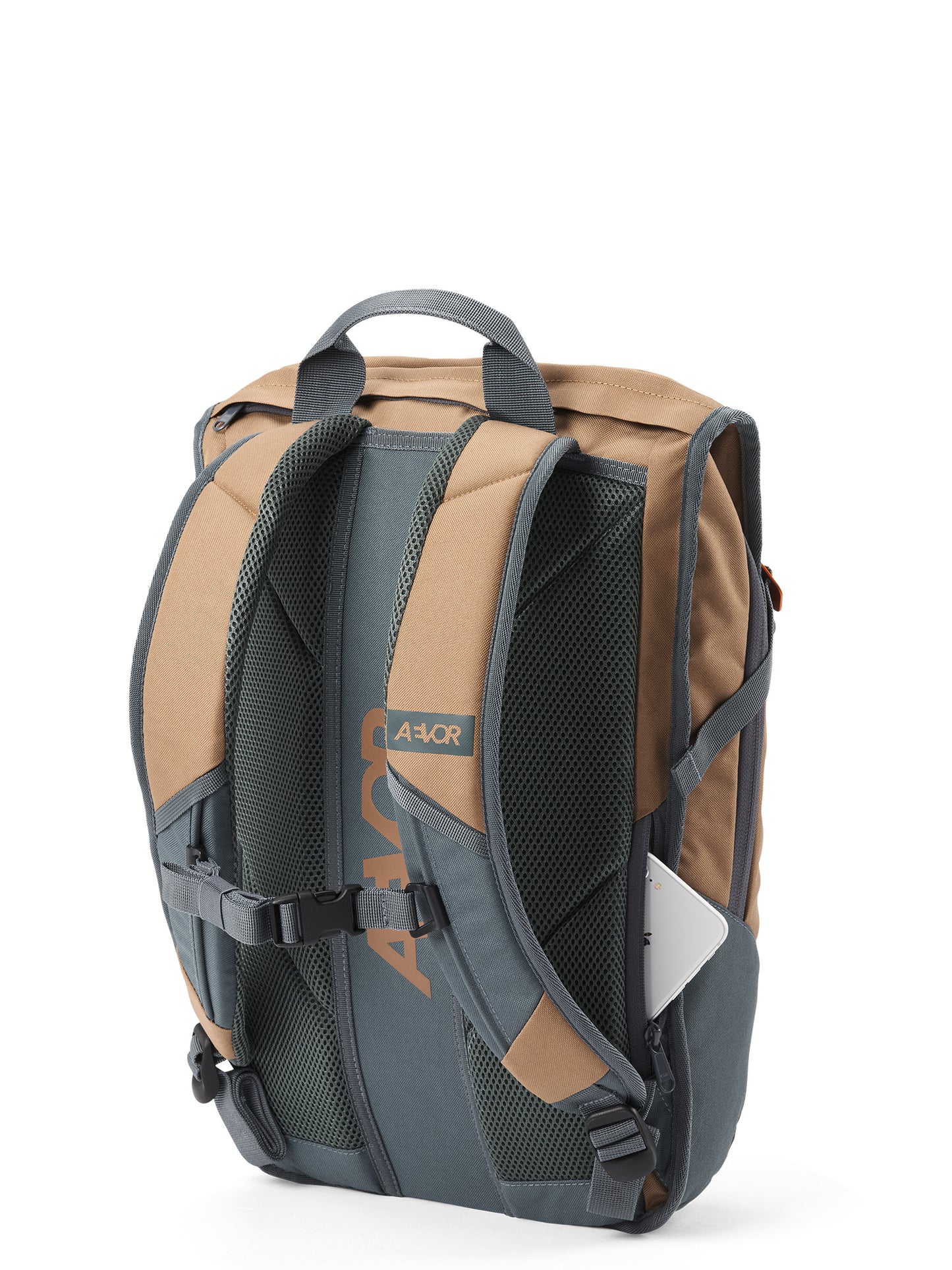 AEVOR-Daypack-California-Hike-back