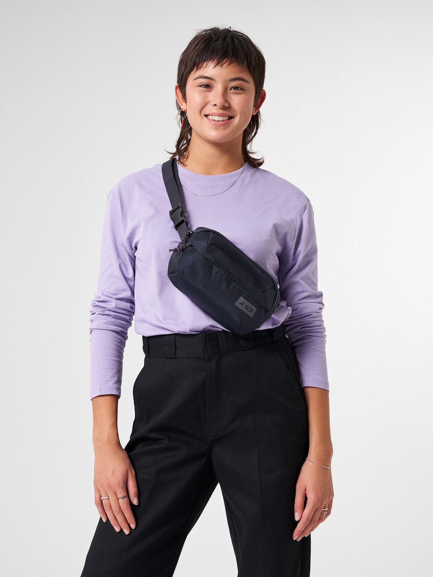 AEVOR-Hip-Bag-Ease-Diamond-Marine-model-front