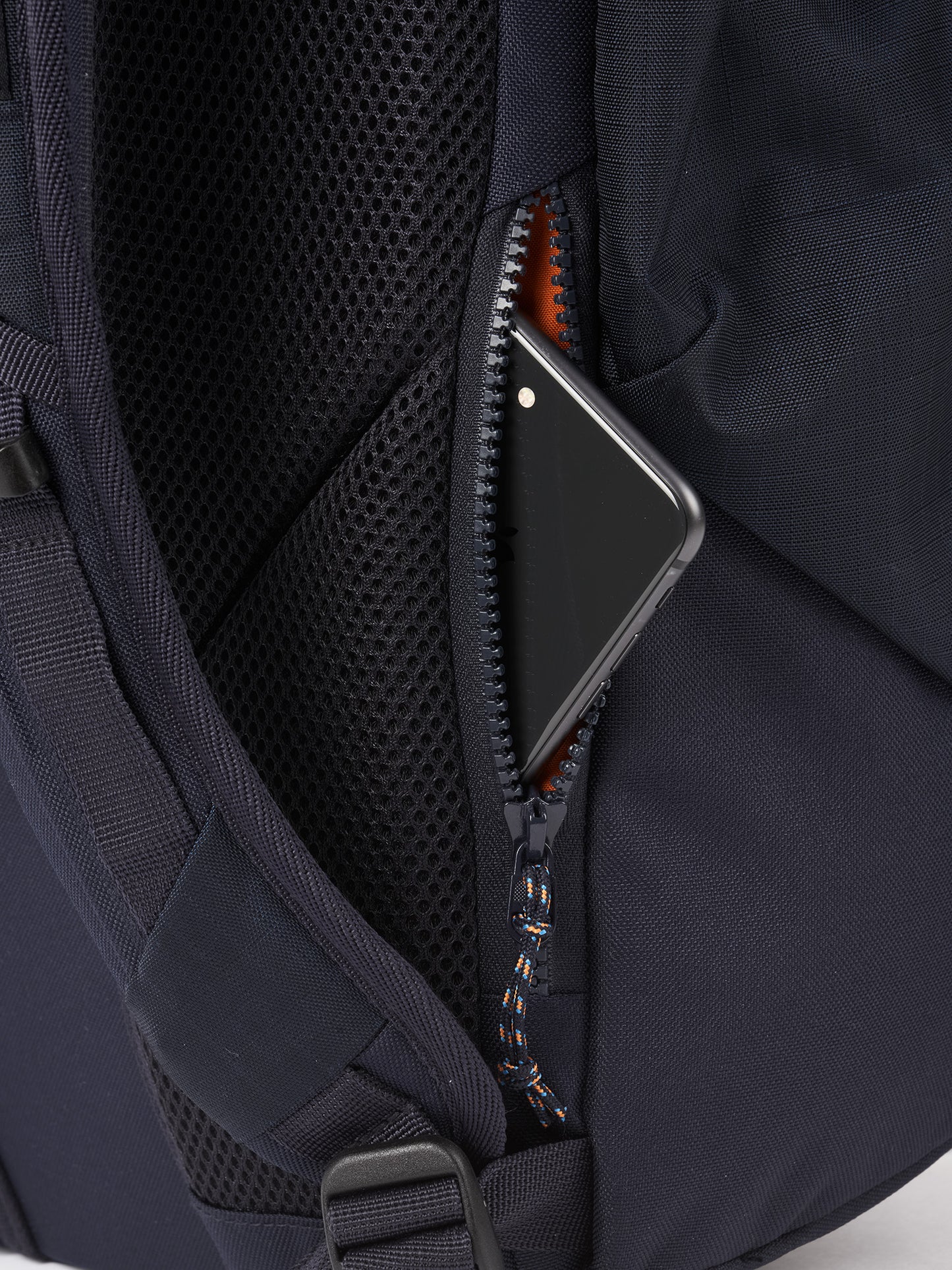 AEVOR-Roll-Pack-Diamond-Marine-details