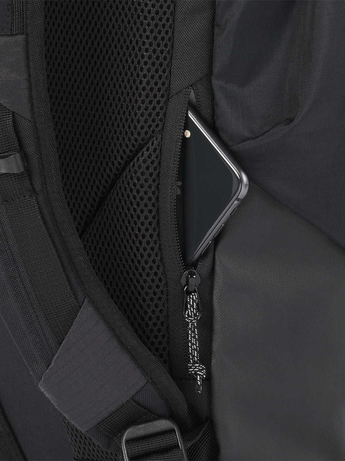 AEVOR-backpack-Rollpack-Proof-Black-detail