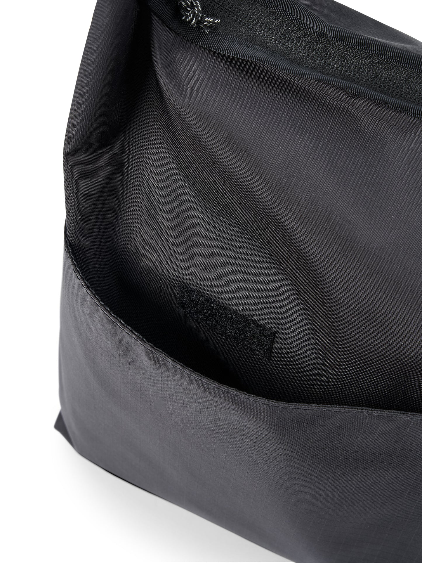 AEVOR-Shoulder-Bag-Light-Large-Ripstop-Black-details