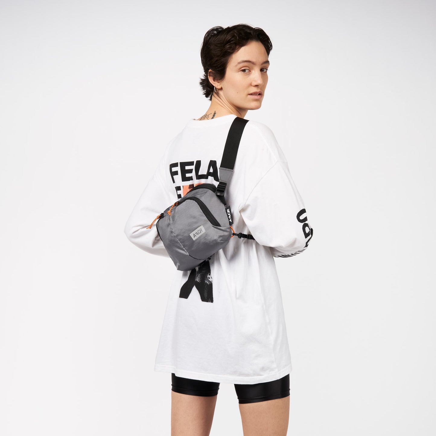 AEVOR-Sacoche-Bag-Ripstop-Sundown-model-side