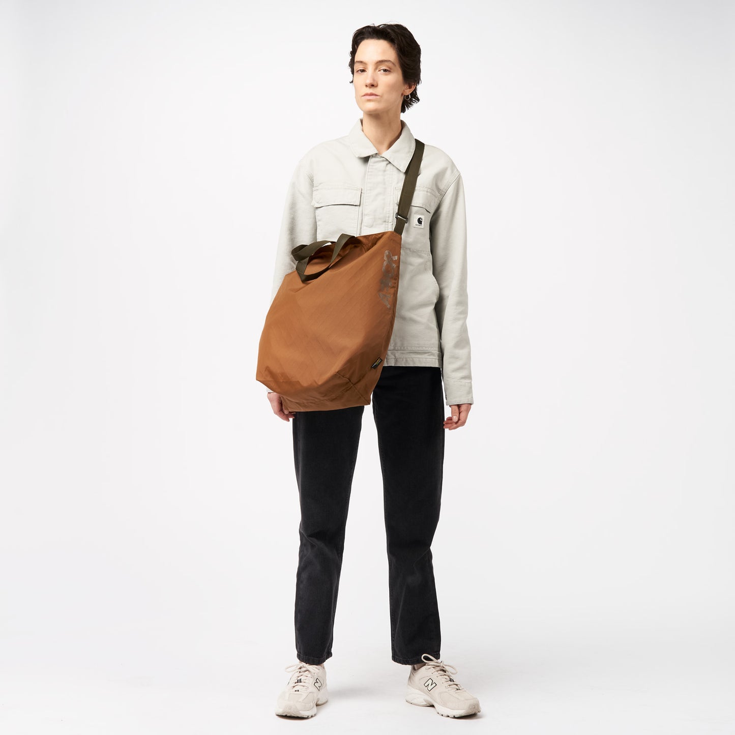 AEVOR-shoulder-bag-Tote-Bag-Diamond-Desert-model-front