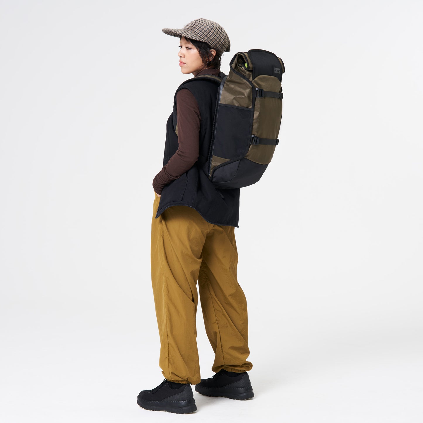 AEVOR-backpack-Trip-Pack-Proof-Olive-Gold-model-side