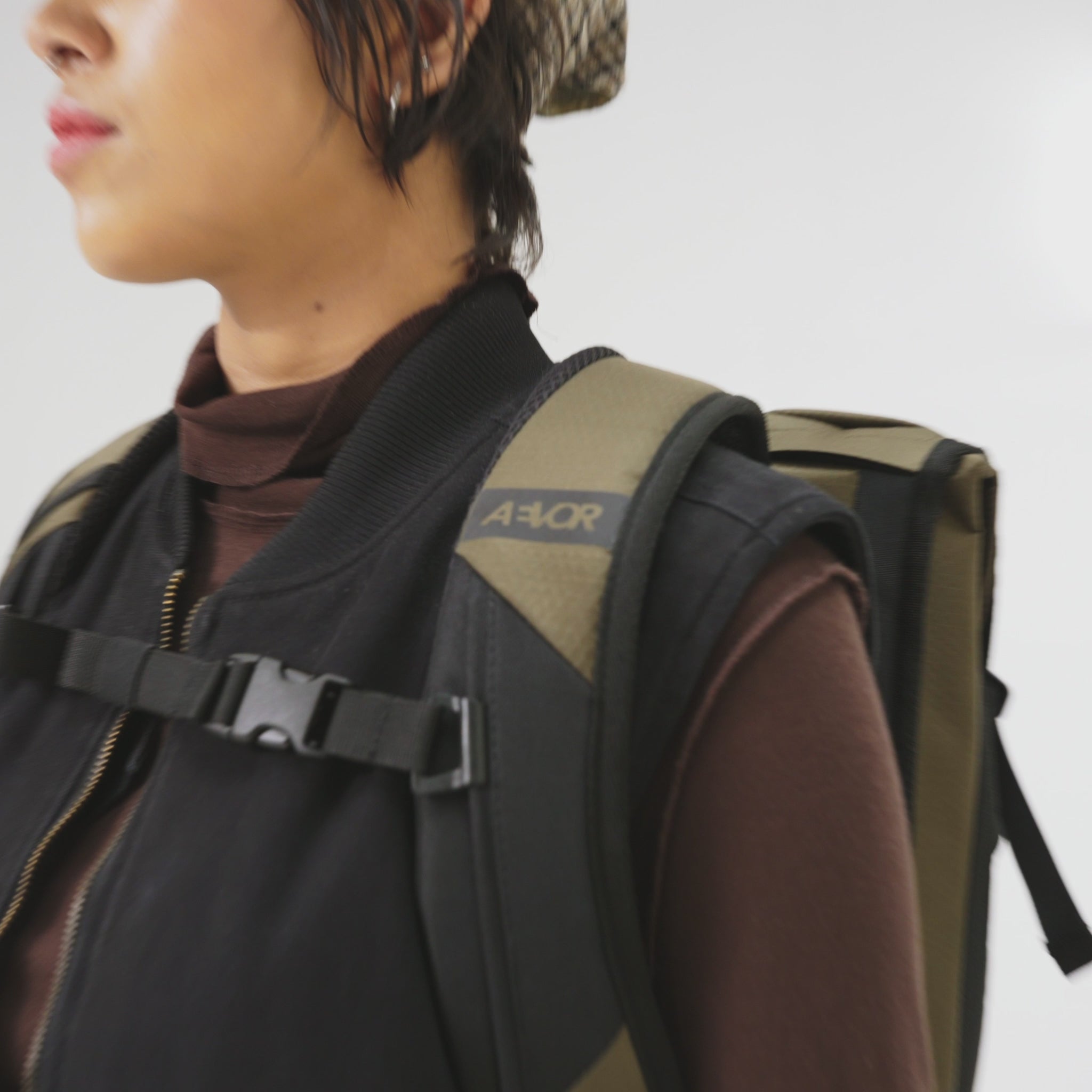 AEVOR-Daypack-Proof-Olive-Gold-model-video