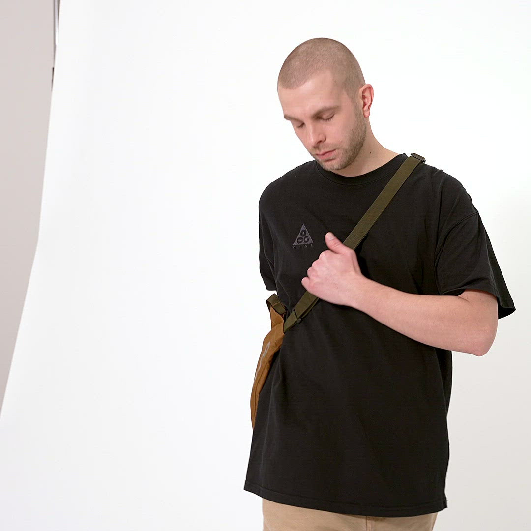 AEVOR-shoulder-bag-Tote-Bag-Diamond-Desert-model-video